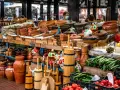 Garnki, dzbanki, naczynia gliniane i lokalne produkty – idealne pamiątki, by poczuć smak Portugalii. Co przywieźć z Porto? Oto inspiracje!