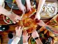 Gdzie zjeść w Nowym Targu? Odkryj najlepsze lokale i smaki