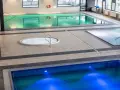 Wodne atrakcje w aquaparku Ustroń i okolice: baseny, jacuzzi i brodzik.