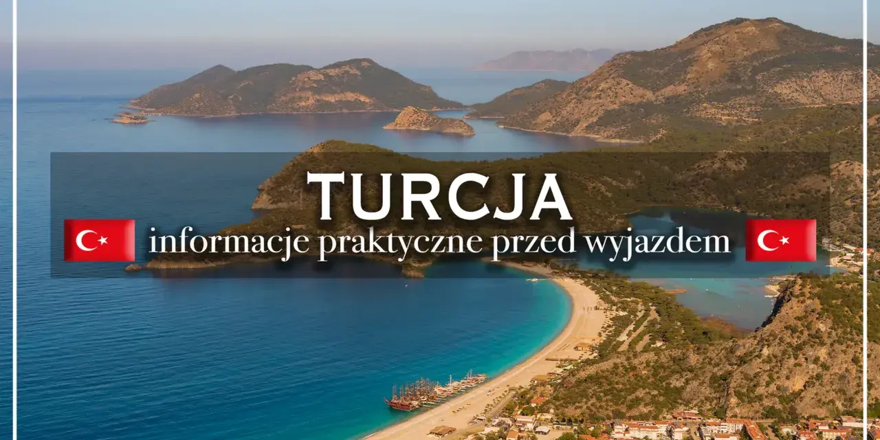 Piękna zatoka z łodziami i górami. Informacje praktyczne przed wyjazdem do Turcji.