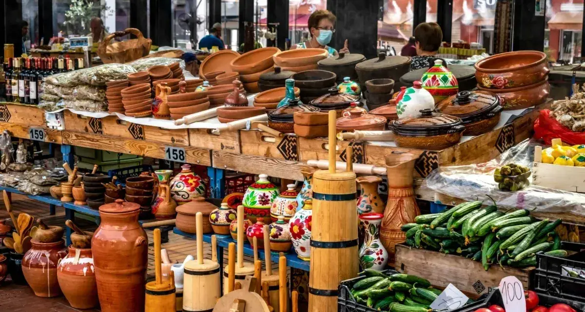 Garnki, dzbanki, naczynia gliniane i lokalne produkty – idealne pamiątki, by poczuć smak Portugalii. Co przywieźć z Porto? Oto inspiracje!