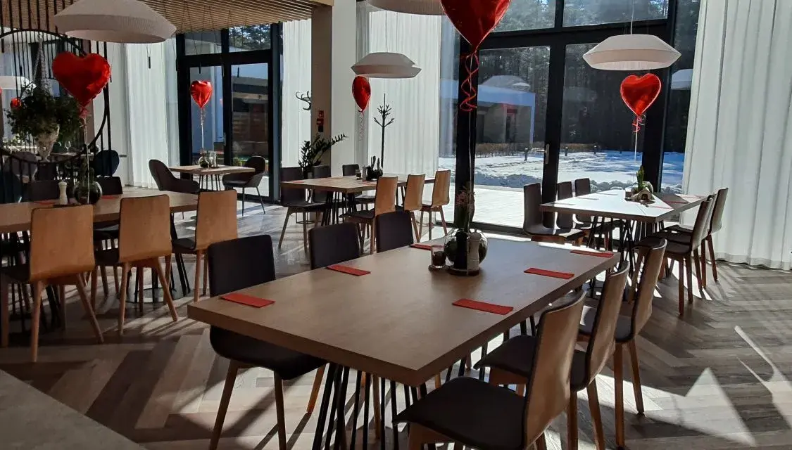Gdzie zjeść w Suscu? Odkryj najlepsze restauracje i smaki Roztocza