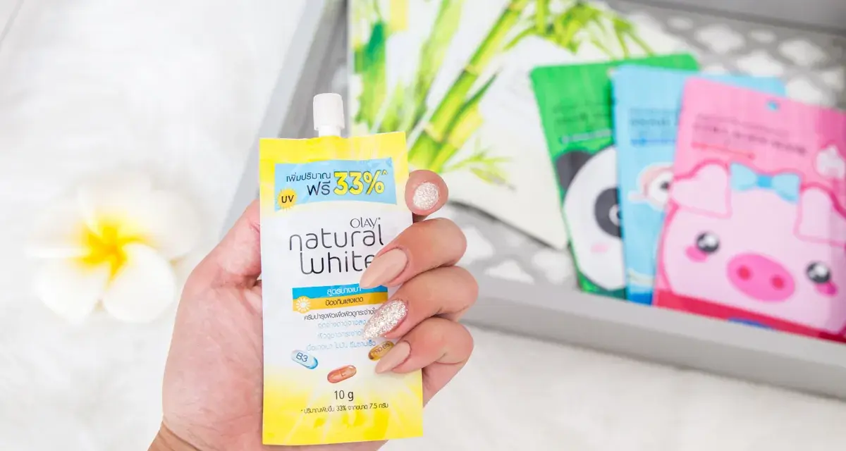 Co warto przywieźć z Tajlandii? Kosmetyki Olay Natural White w uroczych opakowaniach, idealne na prezent.