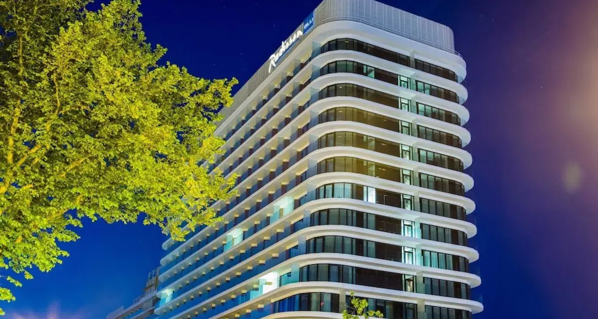 Nowoczesny Radisson Blu Resort Świnoujście zachwyca architekturą. Sprawdź radisson blu resort świnoujście ceny i zaplanuj swój pobyt nad morzem.