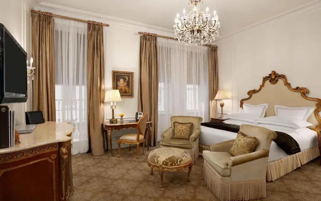 Ile kosztuje noc w hotelu Plaza? Ceny i zaskakujące różnice!
