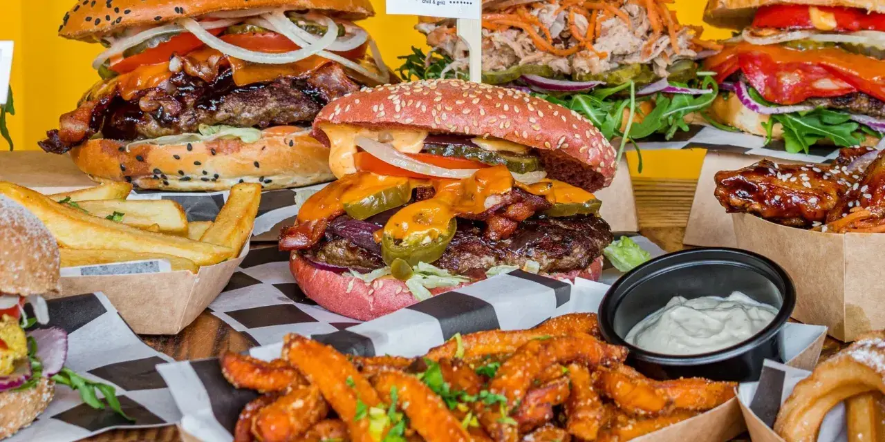 Pyszne burgery i frytki – idealne miejsce, gdzie zjeść w Otwocku.