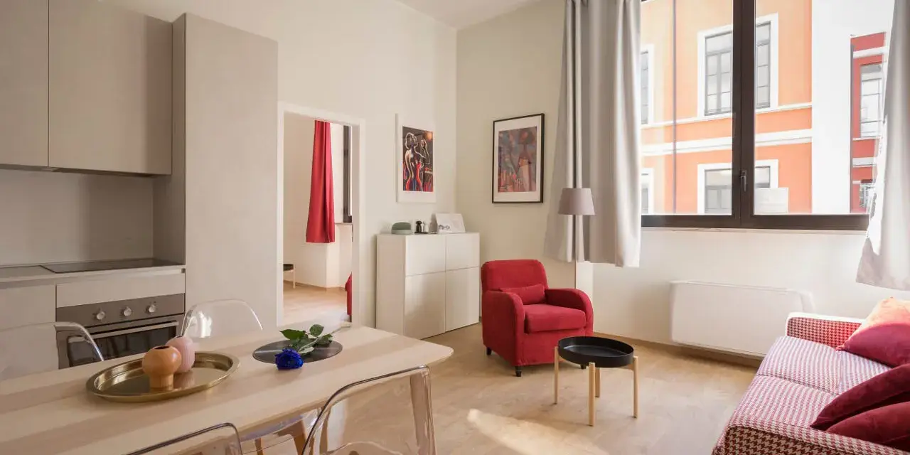 Nowoczesny apartament z kuchnią, jadalnią i salonem. Idealne miejsce na pobyt, gdy zastanawiasz się, airbnb co to.