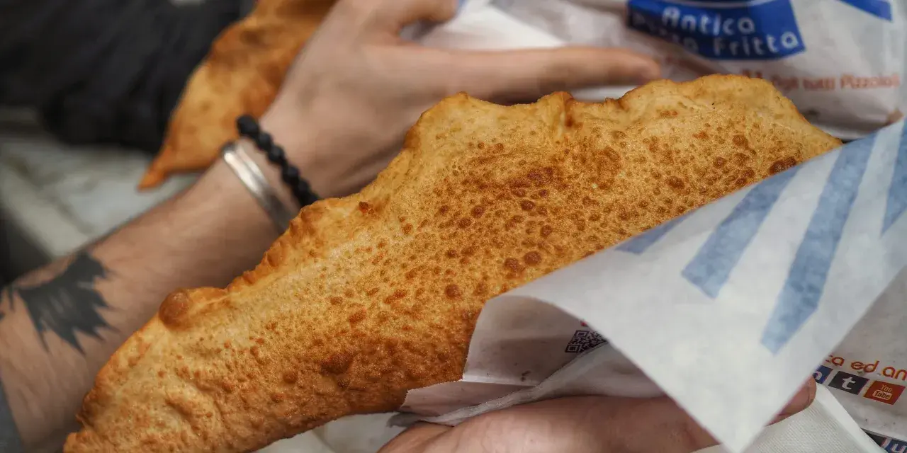 Co zjeść w Neapolu? Odkryj najlepsze lokalne specjały i restauracje