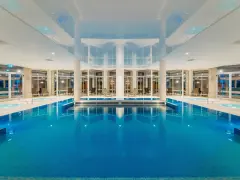 Luksusowe wisła noclegi z wyżywieniem i basenem. Relaks w basenie i jacuzzi, idealne miejsce na odpoczynek.