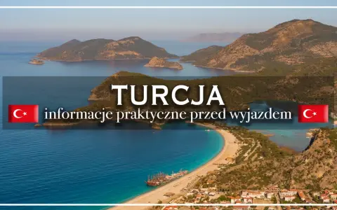 Piękna zatoka z łodziami i górami. Informacje praktyczne przed wyjazdem do Turcji.