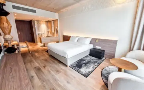 Czy osoba niepełnoletnia może wynająć pokój w hotelu? Ważne zasady!