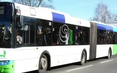 Kto może jeździć za darmo komunikacją miejską w Szczecinie? Poznaj szczegóły.