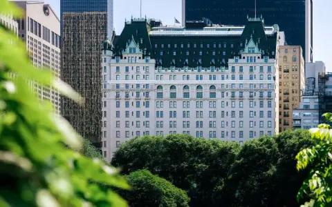 Hotel Plaza w Nowym Jorku, marzenie o luksusie. Zastanawiasz się, ile kosztuje noc w hotelu Plaza Nowy Jork?