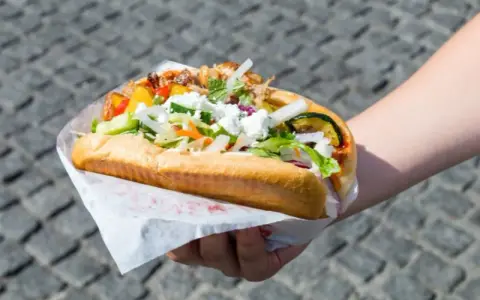 Gdzie zjeść w Berlinie? Odkryj ukryte skarby kulinarne miasta
