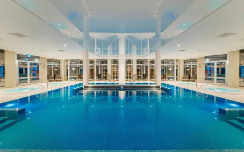 Luksusowe wisła noclegi z wyżywieniem i basenem. Relaks w basenie i jacuzzi, idealne miejsce na odpoczynek.