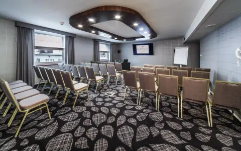 Jak łatwo dojechać do hotelu Airport Okęcie? Sprawdź najlepsze opcje