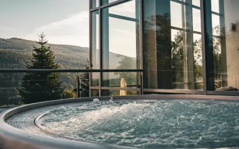 Jak korzystać z jacuzzi w hotelu – uniknij błędów i ciesz się relaksem