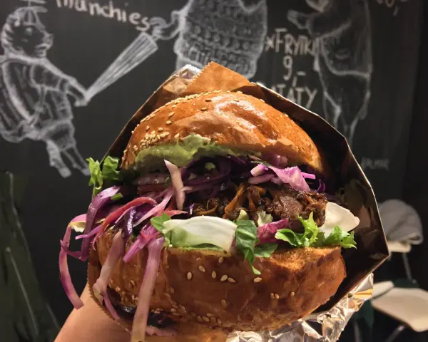 Gdzie zjeść w Kościerzynie? Najlepsze restauracje i dania, które musisz spróbować