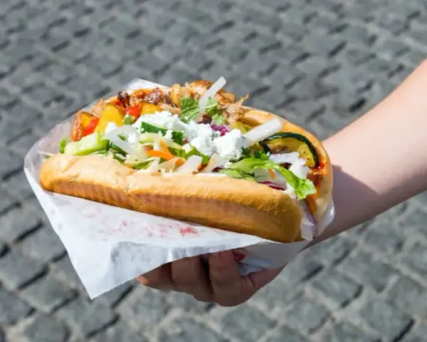 Gdzie zjeść w Berlinie? Odkryj ukryte skarby kulinarne miasta