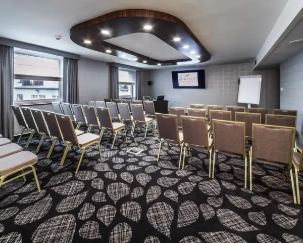 Jak łatwo dojechać do hotelu Airport Okęcie? Sprawdź najlepsze opcje
