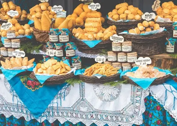 Co zjeść w Zakopanem? Odkryj najlepsze góralskie przysmaki
