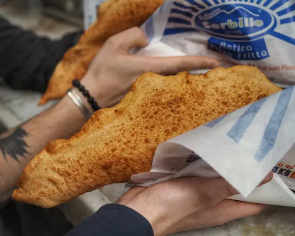 Co zjeść w Neapolu? Odkryj najlepsze lokalne specjały i restauracje
