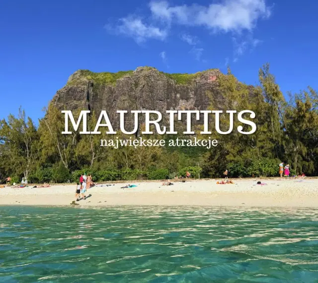 Mauritius: zobacz plażę z turkusową wodą i majestatyczną górą w tle. Idealne miejsce na wakacje!