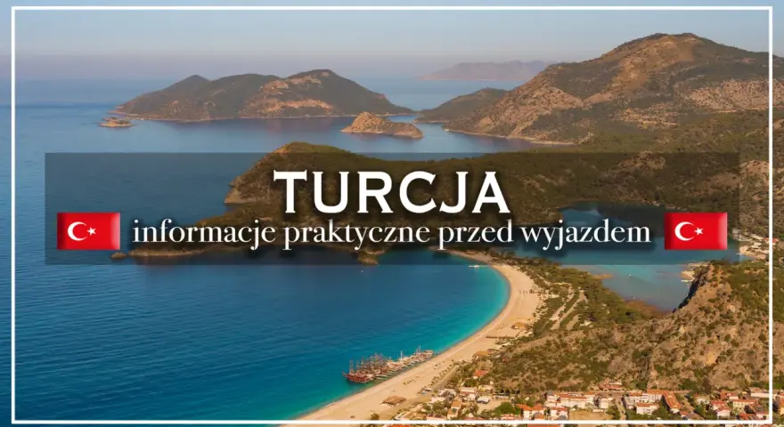 Piękna zatoka z łodziami i górami. Informacje praktyczne przed wyjazdem do Turcji.