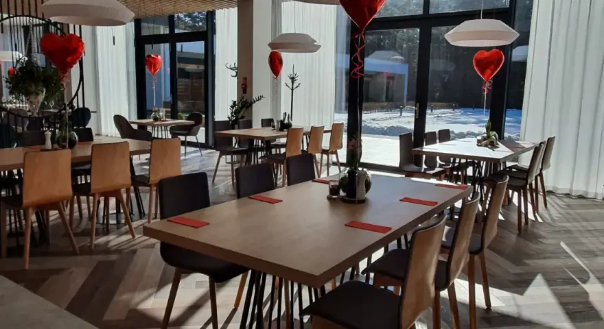 Gdzie zjeść w Suscu? Odkryj najlepsze restauracje i smaki Roztocza