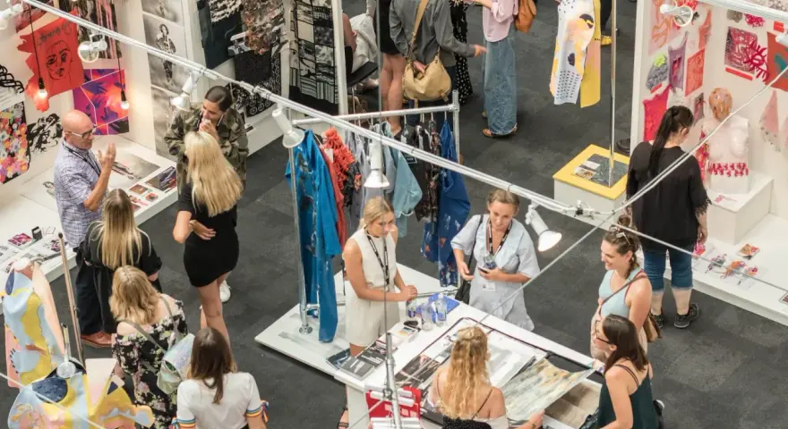 Najlepsze pamiątki z Londynu co kupić – unikaj nietrafionych wyborów