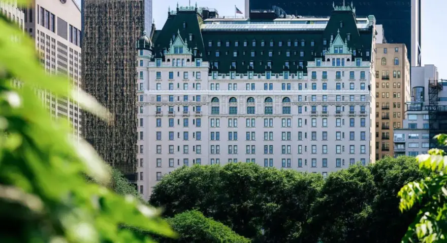 Hotel Plaza w Nowym Jorku, marzenie o luksusie. Zastanawiasz się, ile kosztuje noc w hotelu Plaza Nowy Jork?