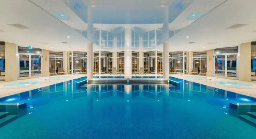 Luksusowe wisła noclegi z wyżywieniem i basenem. Relaks w basenie i jacuzzi, idealne miejsce na odpoczynek.