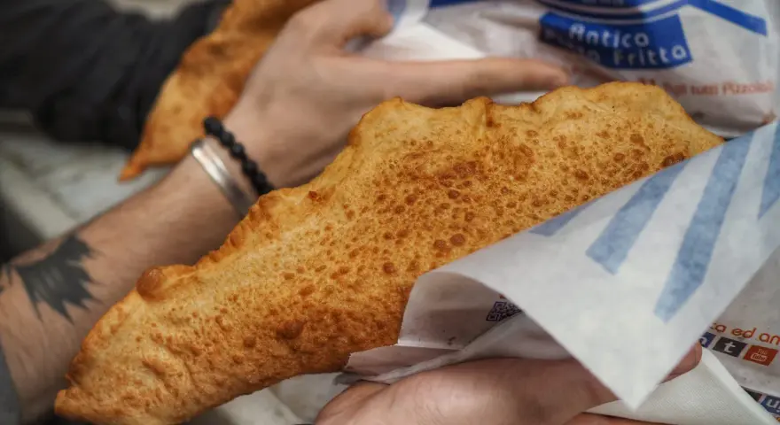 Co zjeść w Neapolu? Odkryj najlepsze lokalne specjały i restauracje