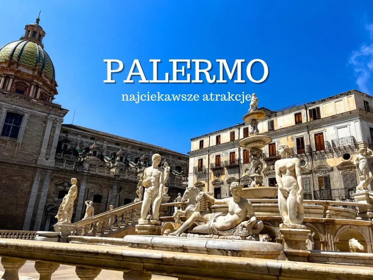 Fontanna Pretoria w Palermo, stolicy Sycylii, z rzeźbami i kopułą kościoła.