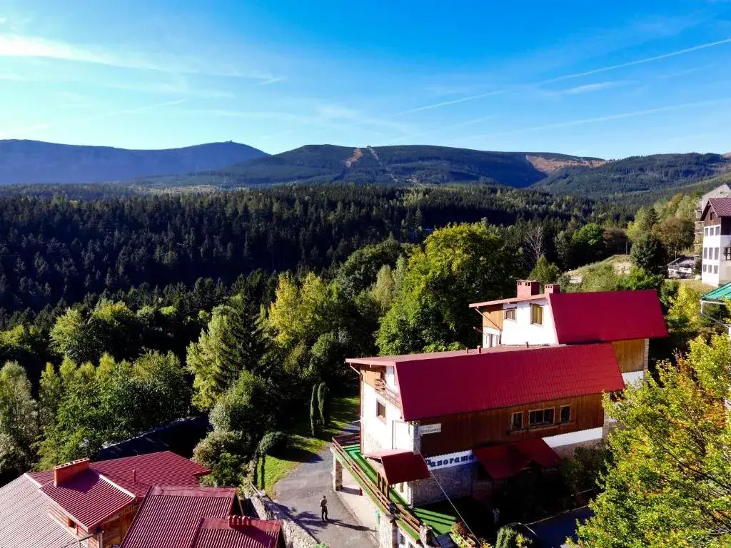 Karpacz panorama hotel z widokiem na góry