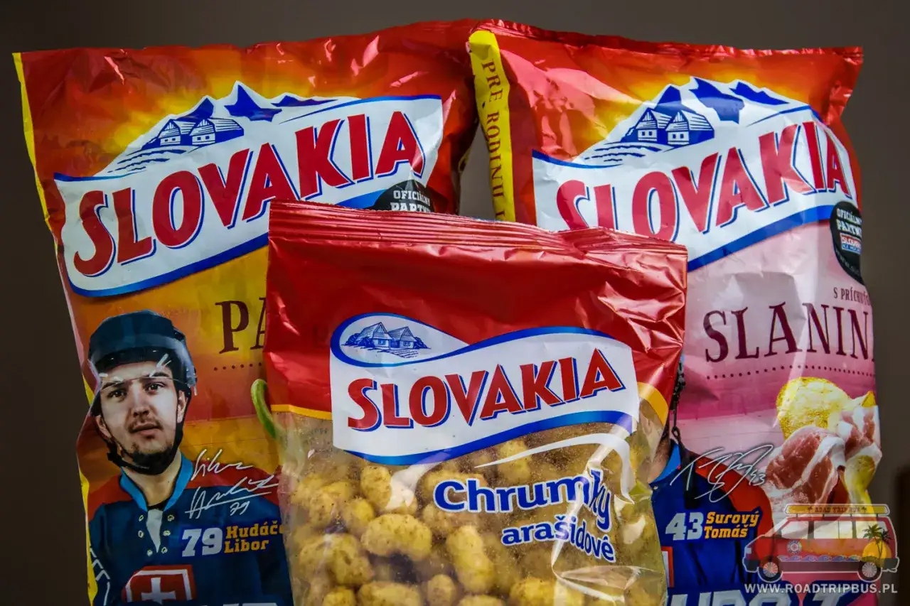 Co kupić na Słowacji? Chrupki i słone przekąski z wizerunkiem hokeisty to świetny pomysł na słowacki przysmak.