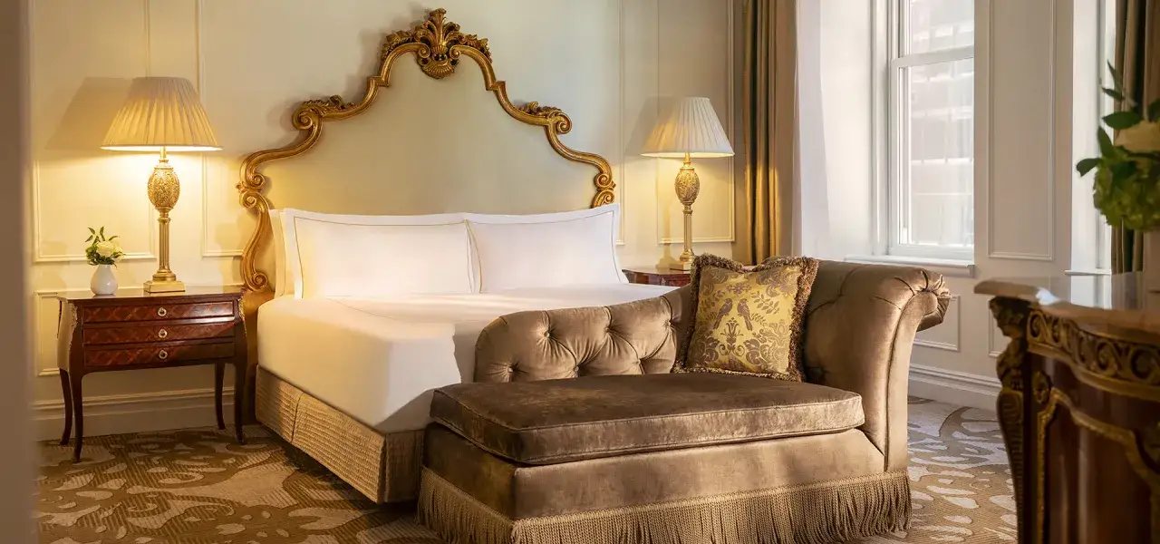Luksusowy pokój w hotelu Plaza w Nowym Jorku. Zastanawiasz się, ile kosztuje noc w hotelu Plaza Nowy Jork?