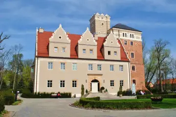Zamek w Krobielowicach, jedna z atrakcji do 30 km od Wrocławia, zaprasza do zwiedzania.